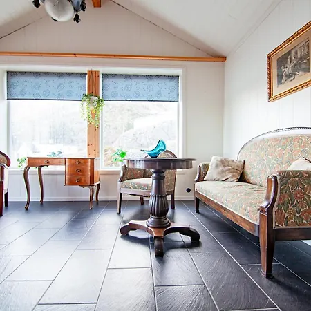 Koselig Lite Hus Ved Nonstinden, * バルスタ